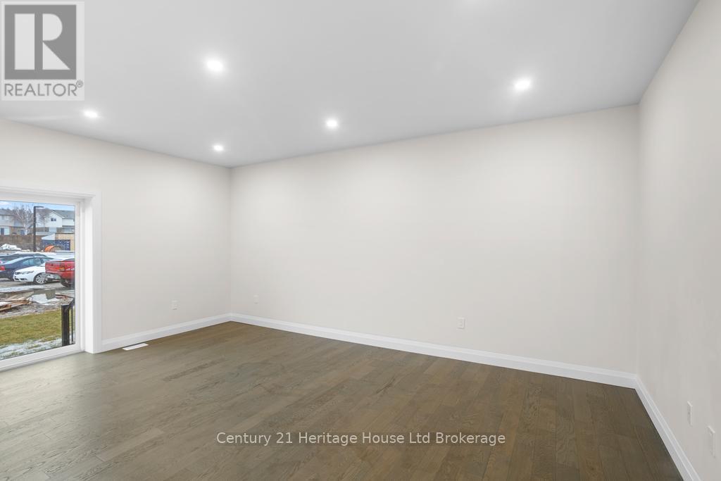 705 - 361 Quarter Town Line, Tillsonburg, ON - Indoor Photo Showing Other Room
