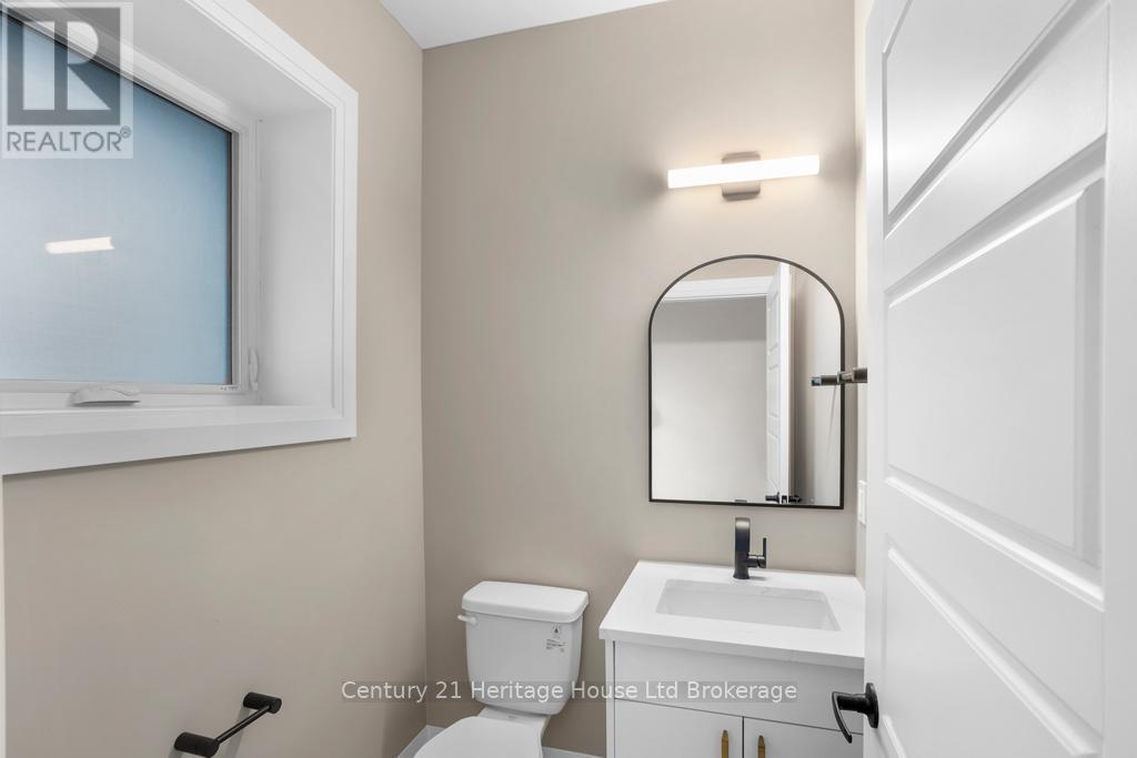705 - 361 Quarter Town Line, Tillsonburg, ON - Indoor Photo Showing Bathroom