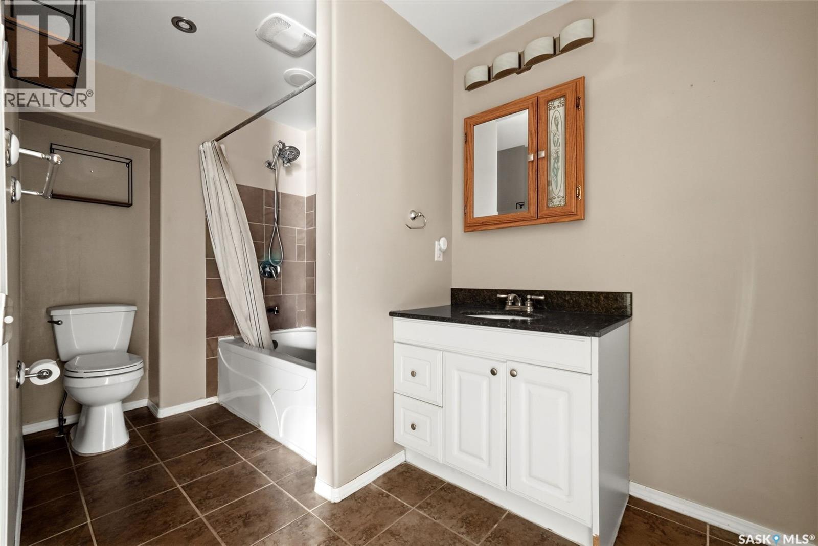 1439 Forget Street, Regina, SK - Indoor Photo Showing Bathroom