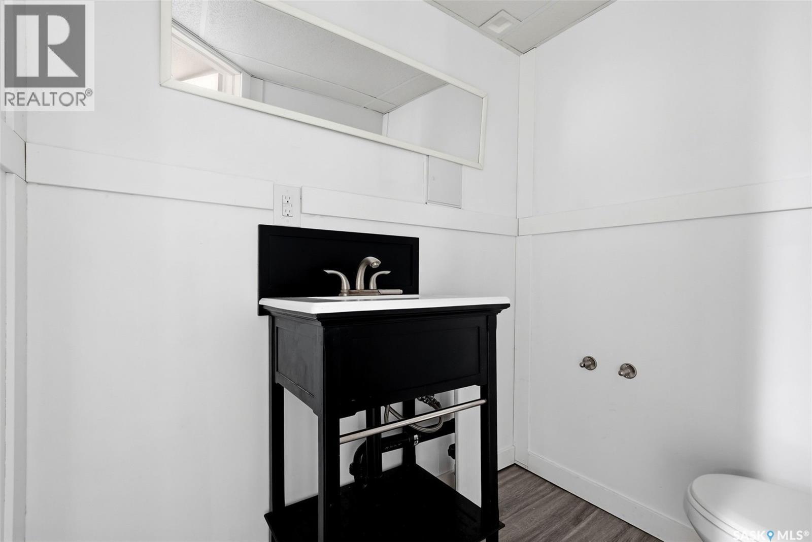 1439 Forget Street, Regina, SK - Indoor Photo Showing Bathroom