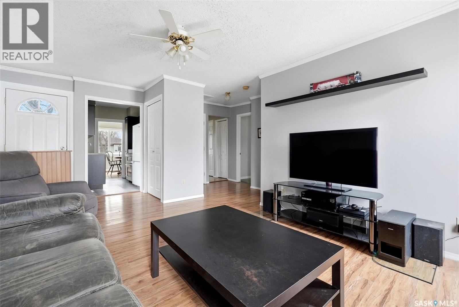 1439 Forget Street, Regina, SK - Indoor Photo Showing Living Room