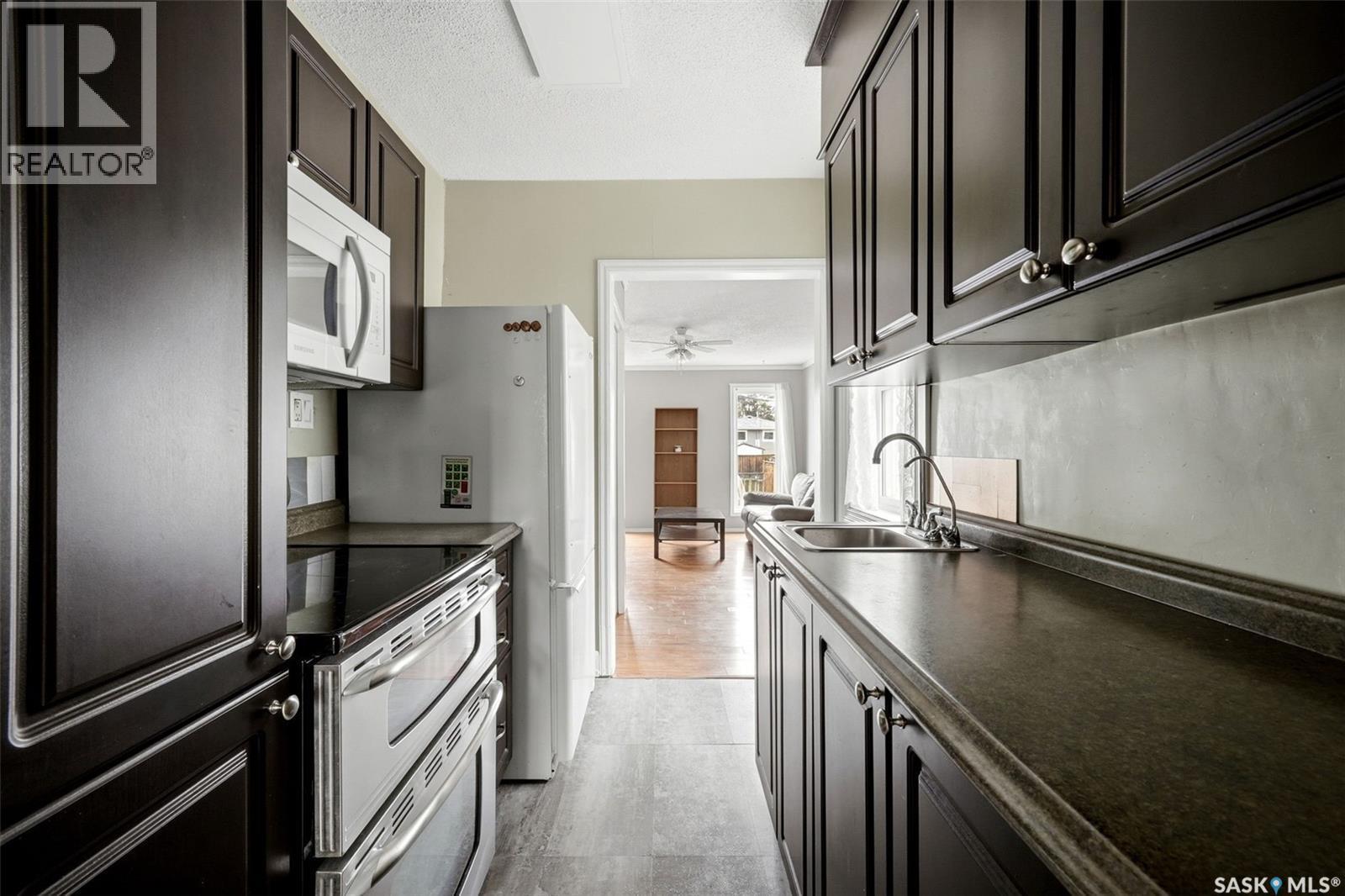 1439 Forget Street, Regina, SK - Indoor Photo Showing Kitchen
