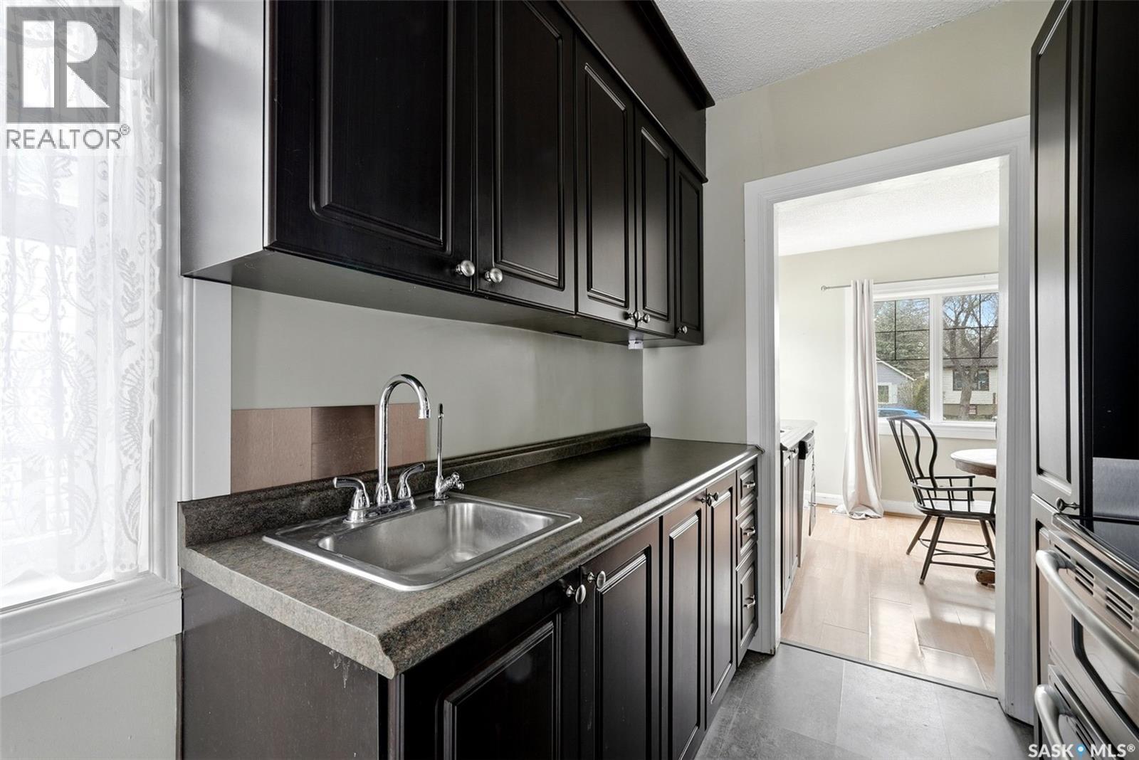 1439 Forget Street, Regina, SK - Indoor Photo Showing Kitchen