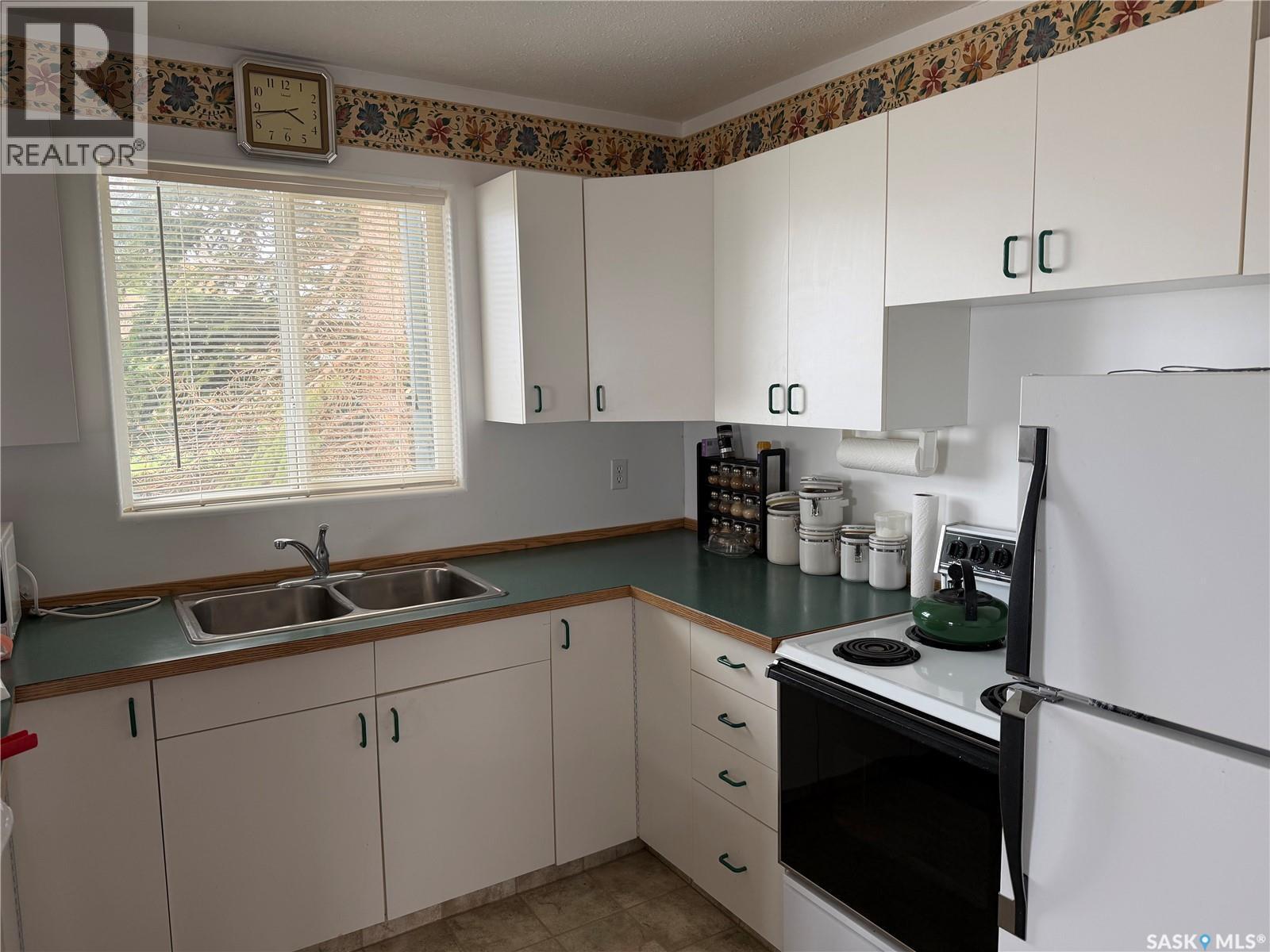 317 Lakeshore Drive, Etters Beach, SK - Indoor Photo Showing Kitchen With Double Sink