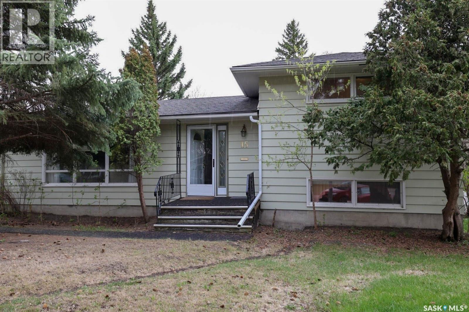 15 Academy Park Road, Regina, SK - Outdoor