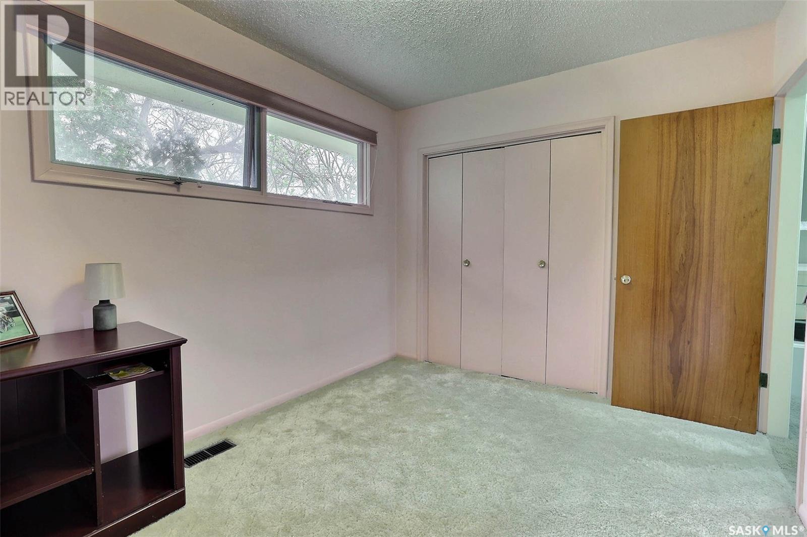 15 Academy Park Road, Regina, SK - Indoor