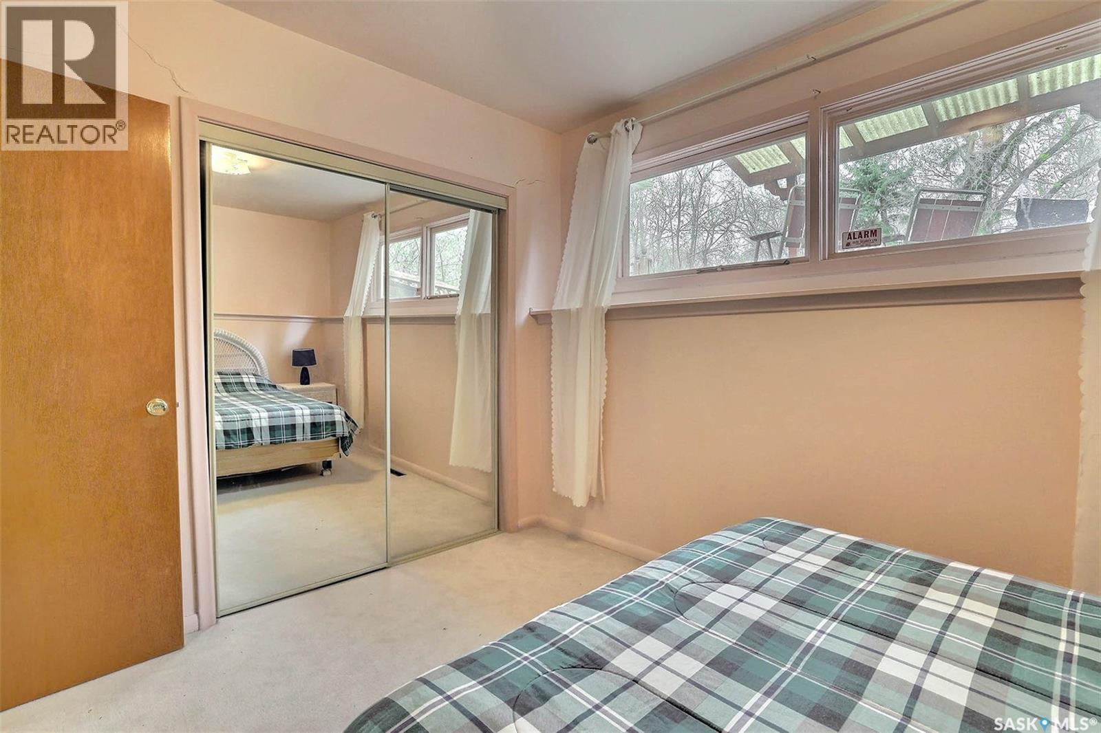 15 Academy Park Road, Regina, SK - Indoor Photo Showing Bedroom