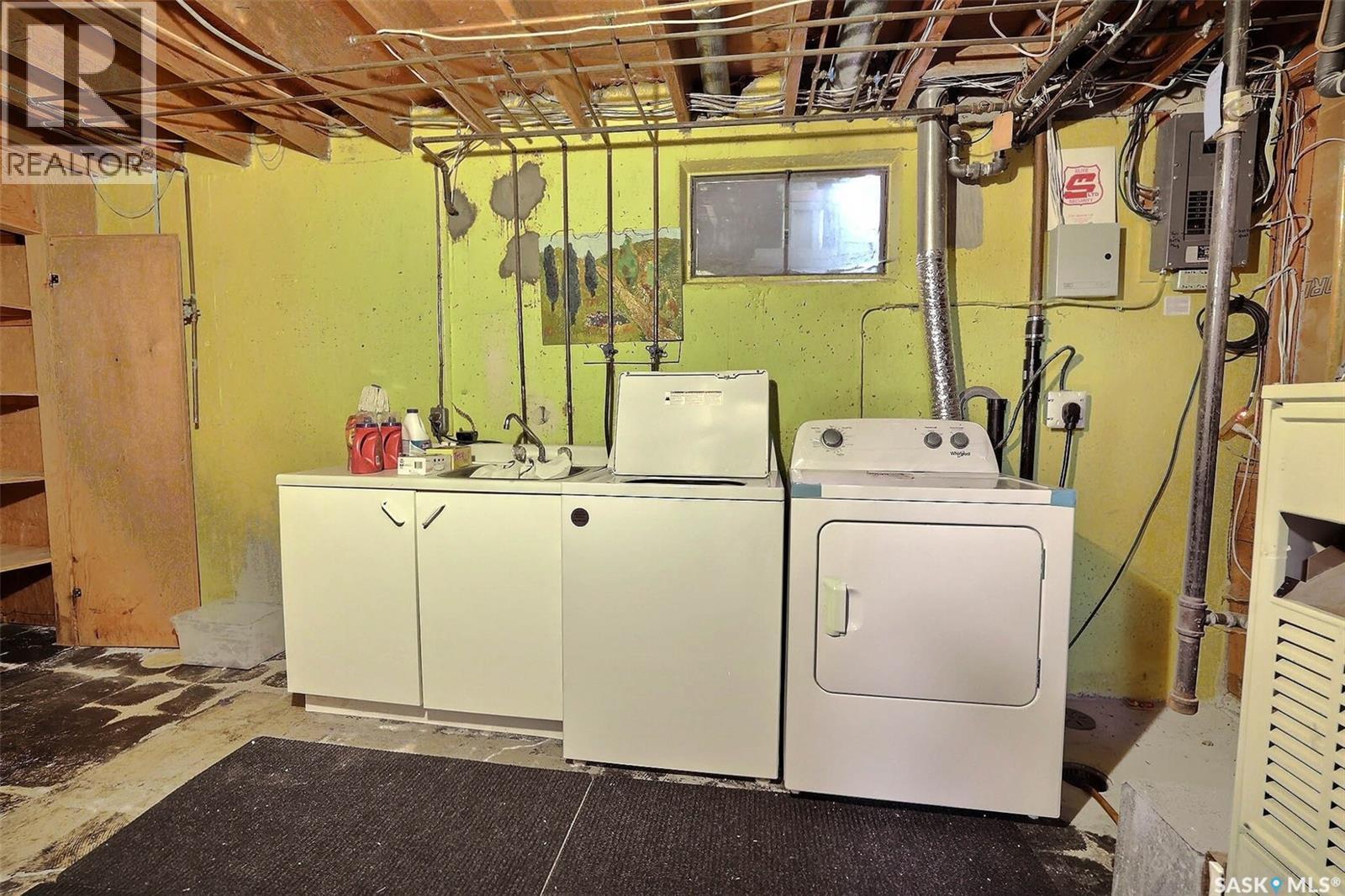 15 Academy Park Road, Regina, SK - Indoor