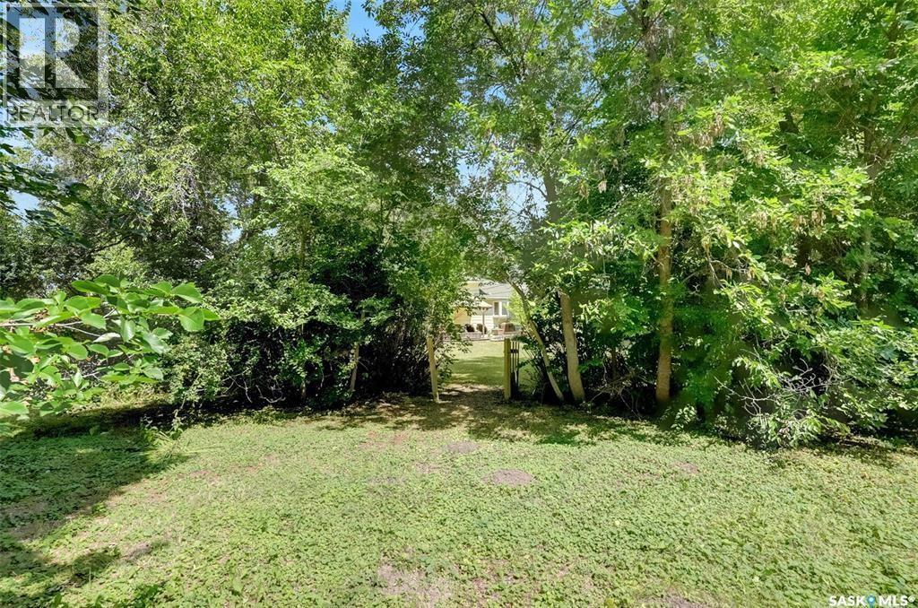 15 Academy Park Road, Regina, SK - Outdoor