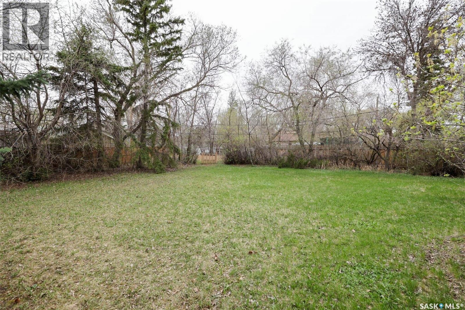 15 Academy Park Road, Regina, SK - Outdoor