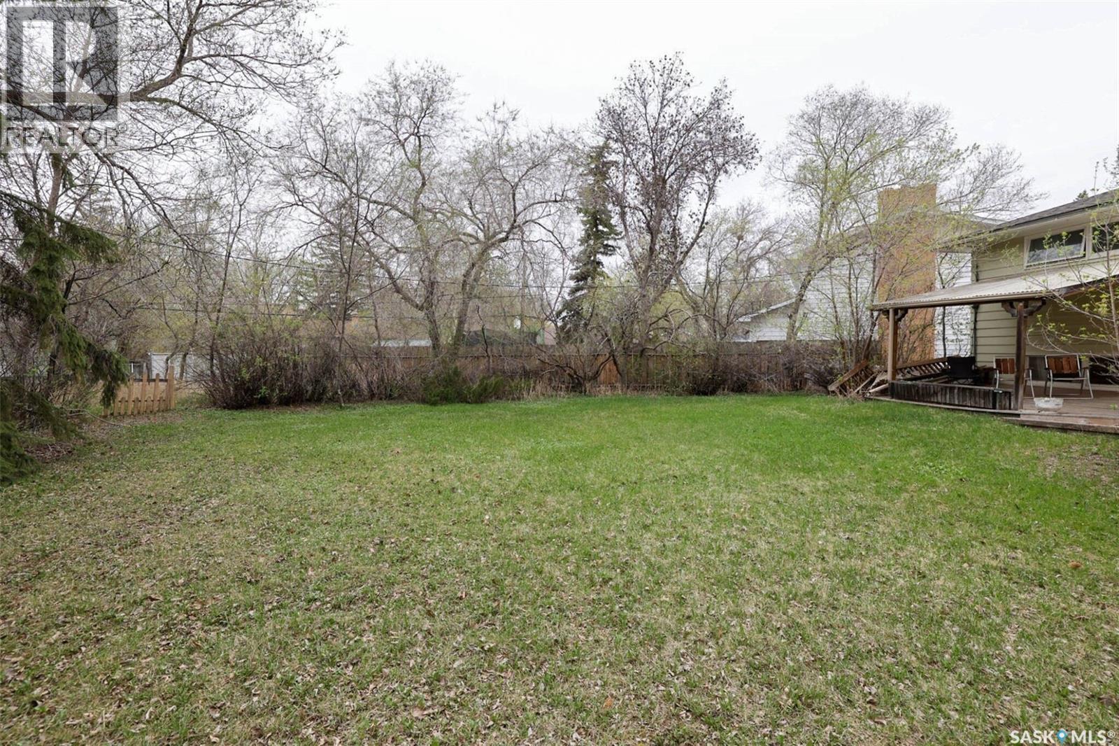 15 Academy Park Road, Regina, SK - Outdoor