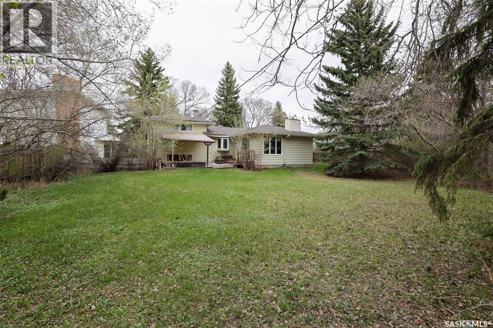 15 Academy Park Road, Regina, SK - Outdoor