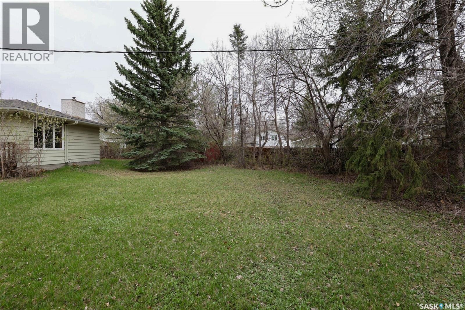 15 Academy Park Road, Regina, SK - Outdoor