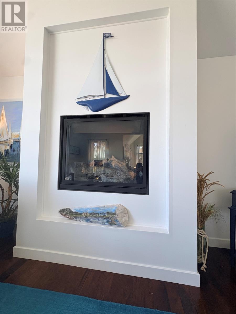 30 Beechside Road, Birchy Bay, NL - Indoor Photo Showing Living Room With Fireplace