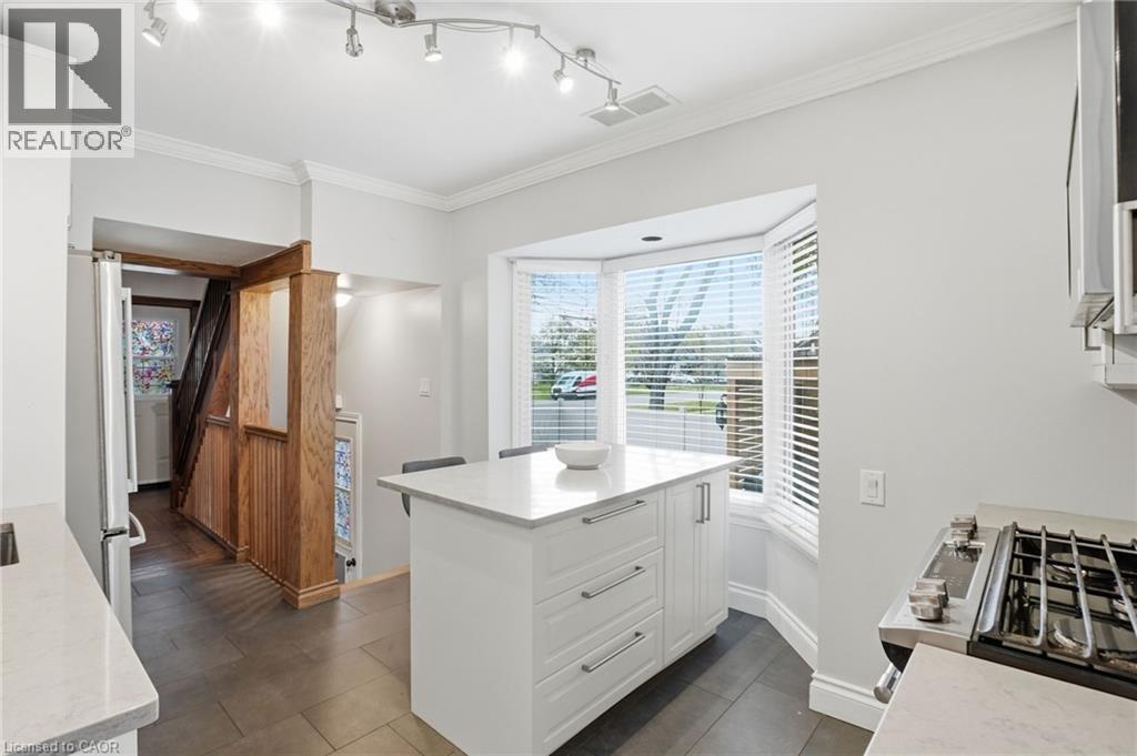 230 Beach Boulevard, Hamilton, ON - Indoor Photo Showing Kitchen