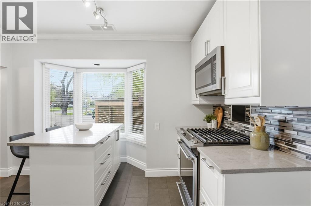 230 Beach Boulevard, Hamilton, ON - Indoor Photo Showing Kitchen With Upgraded Kitchen