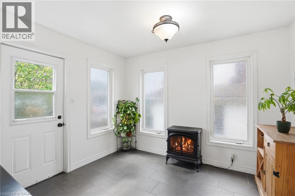 230 Beach Boulevard, Hamilton, ON - Indoor Photo Showing Other Room