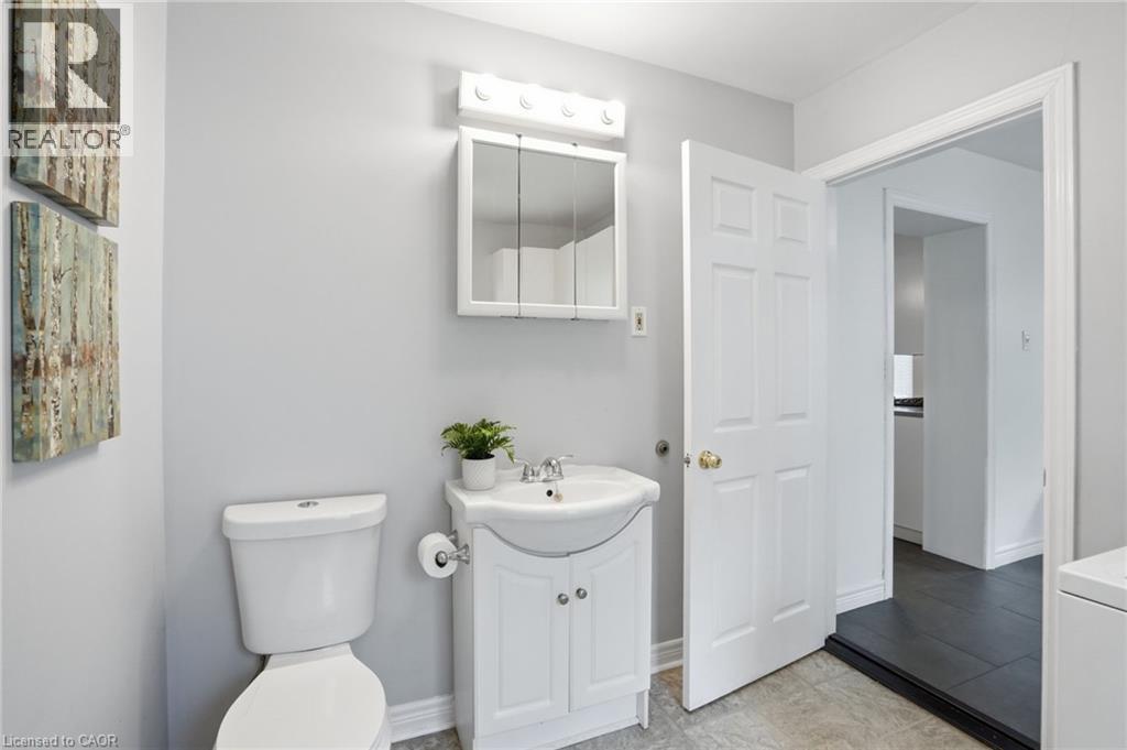 230 Beach Boulevard, Hamilton, ON - Indoor Photo Showing Bathroom