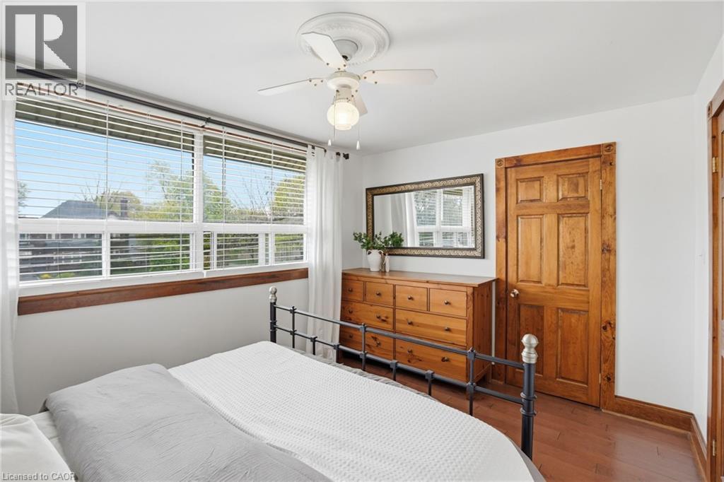 230 Beach Boulevard, Hamilton, ON - Indoor Photo Showing Bedroom