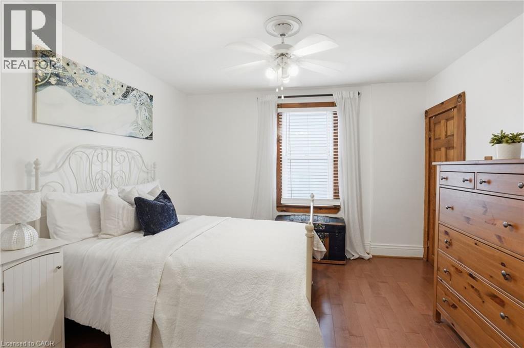 230 Beach Boulevard, Hamilton, ON - Indoor Photo Showing Bedroom