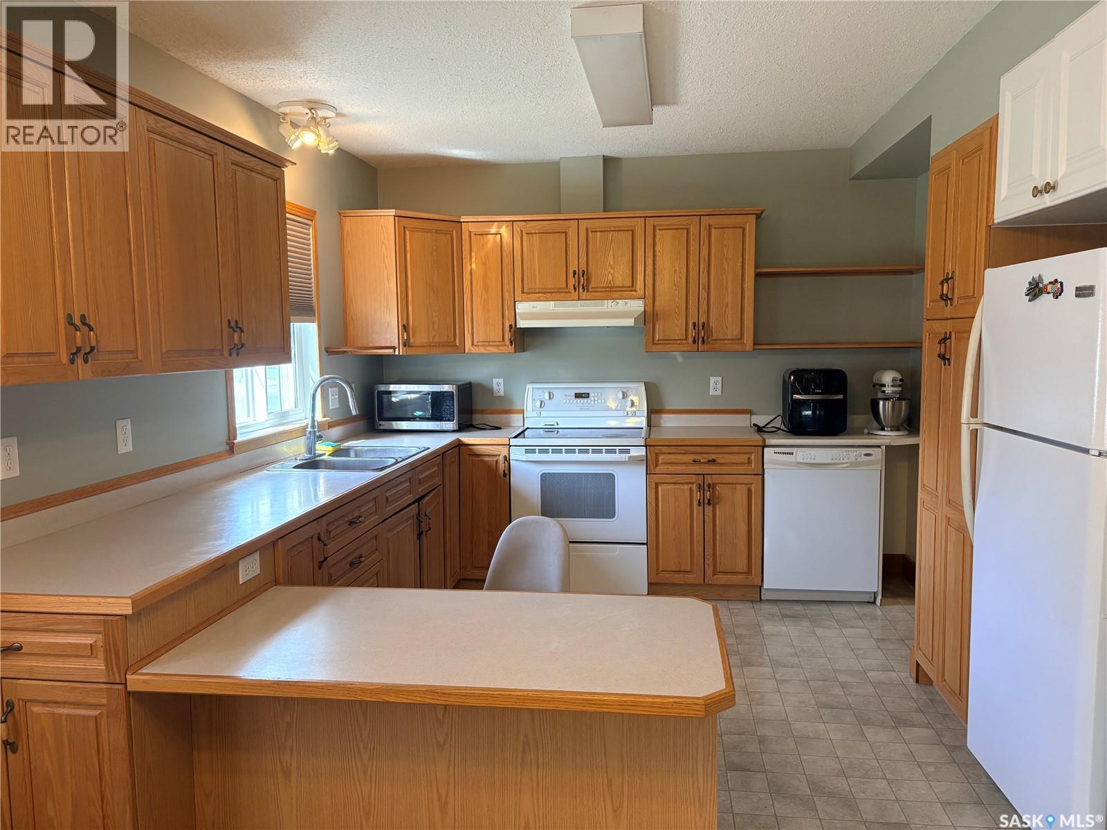 62 Main Street, Leask, SK - Indoor Photo Showing Kitchen With Double Sink