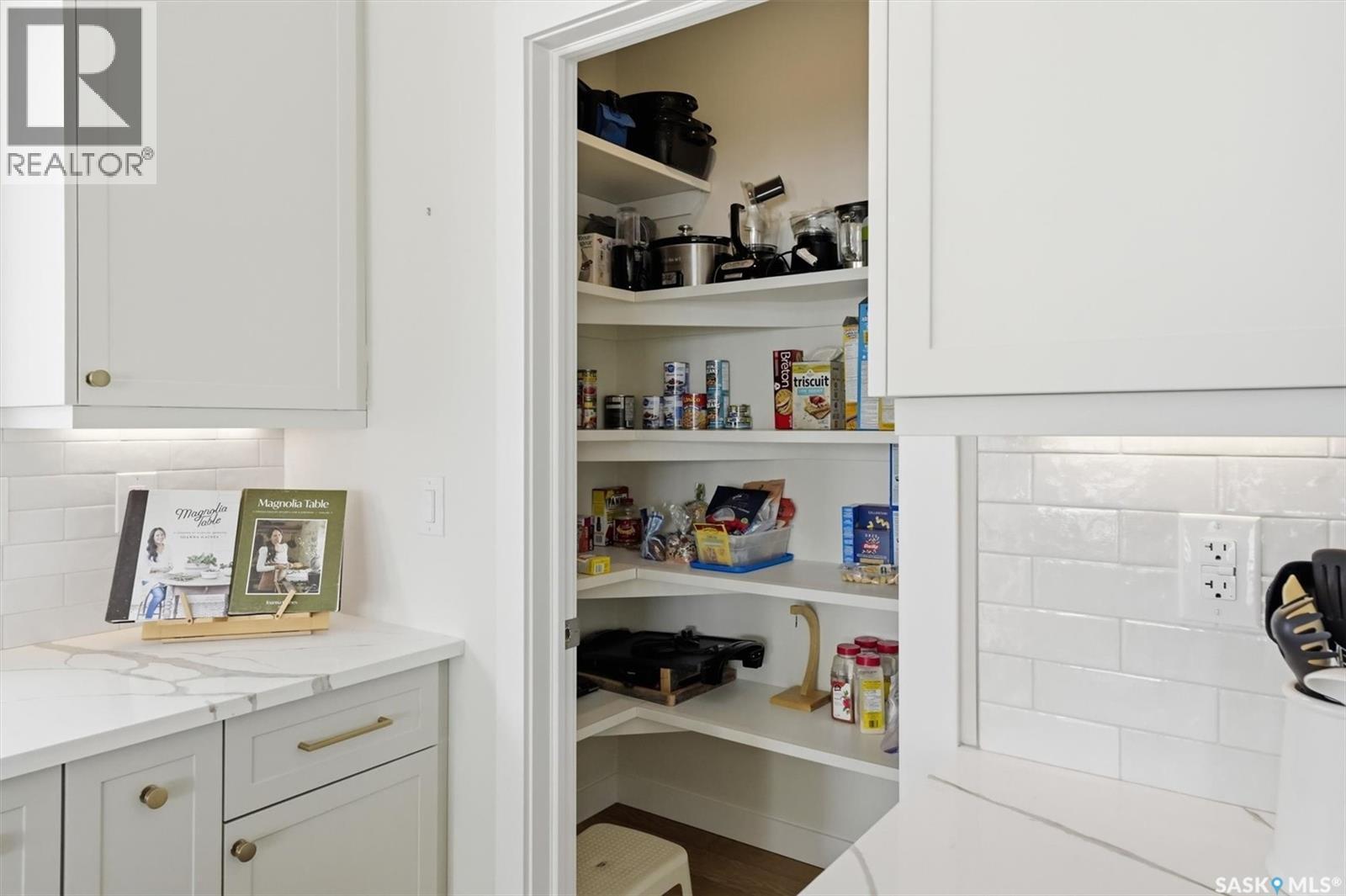 6 515 Delainey Road, Saskatoon, SK - Indoor