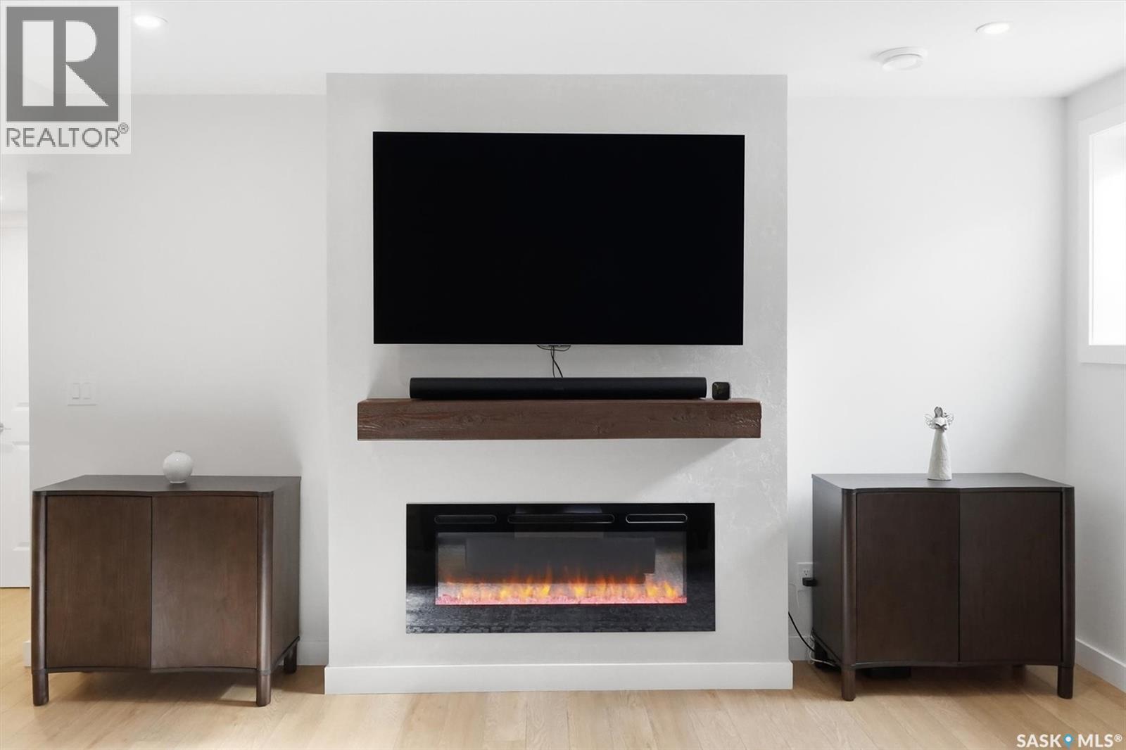 6 515 Delainey Road, Saskatoon, SK - Indoor Photo Showing Living Room With Fireplace