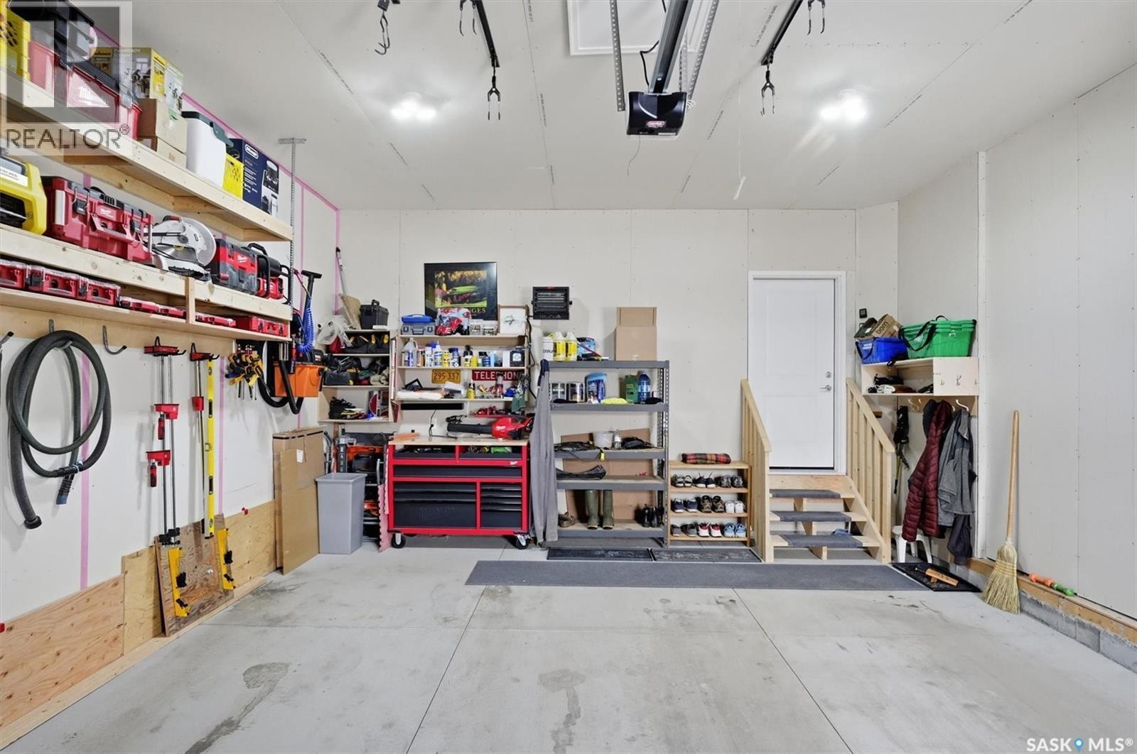 6 515 Delainey Road, Saskatoon, SK - Indoor Photo Showing Garage
