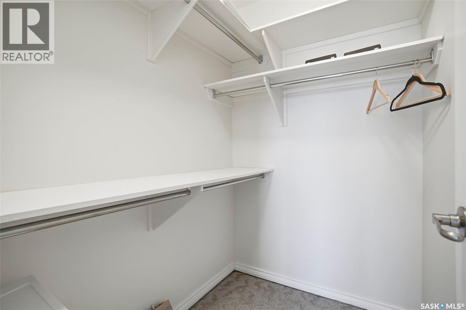 1406 902 Spadina Crescent E, Saskatoon, SK - Indoor With Storage