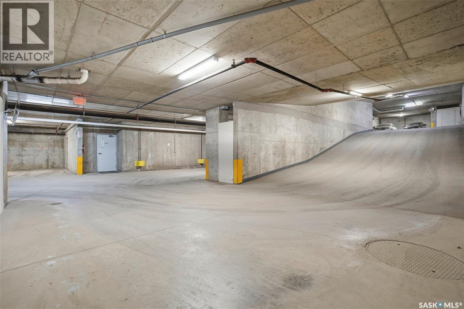 1406 902 Spadina Crescent E, Saskatoon, SK - Indoor Photo Showing Garage