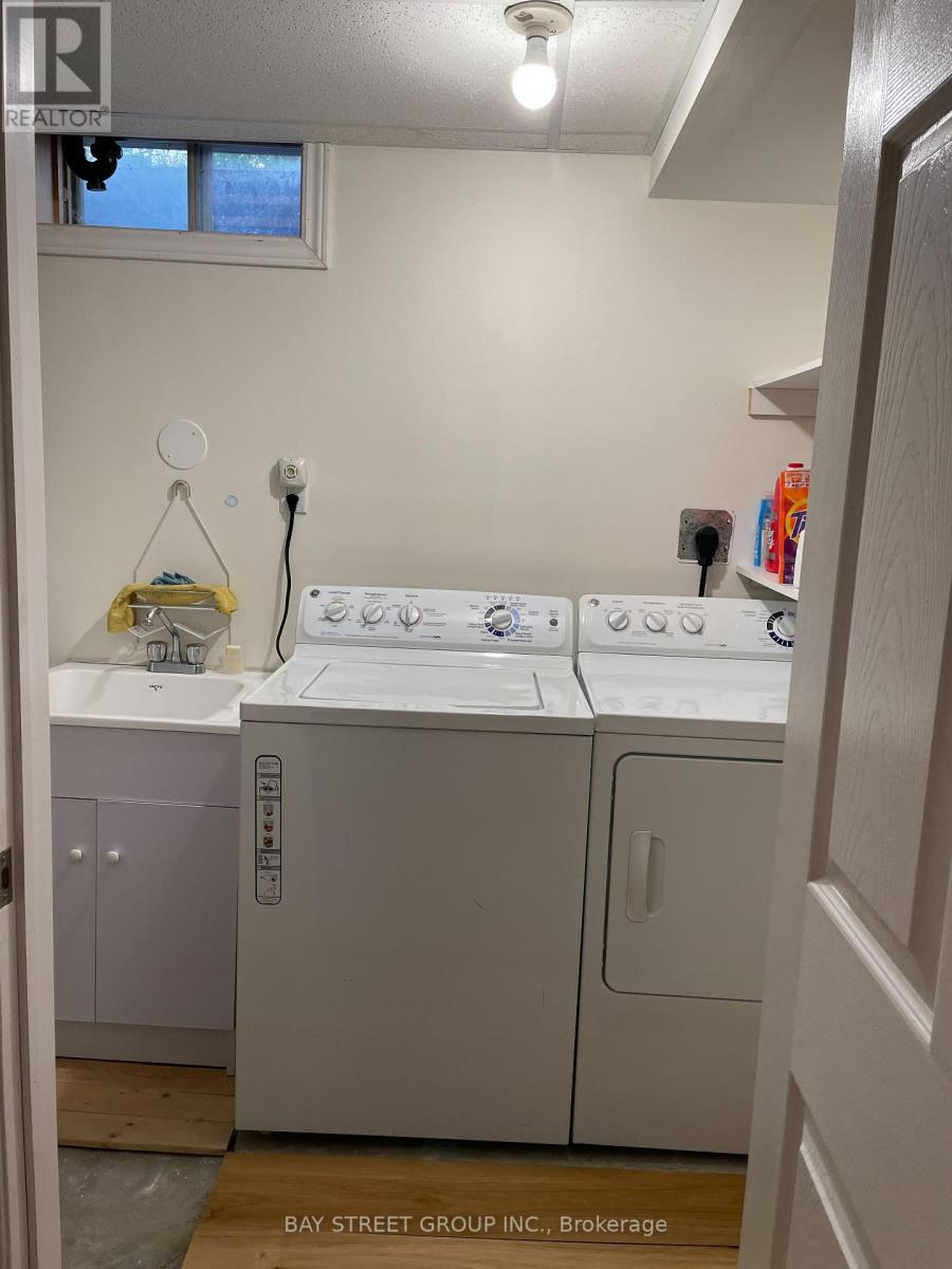 1072 Stephenson Drive, Burlington, ON - Indoor Photo Showing Laundry Room