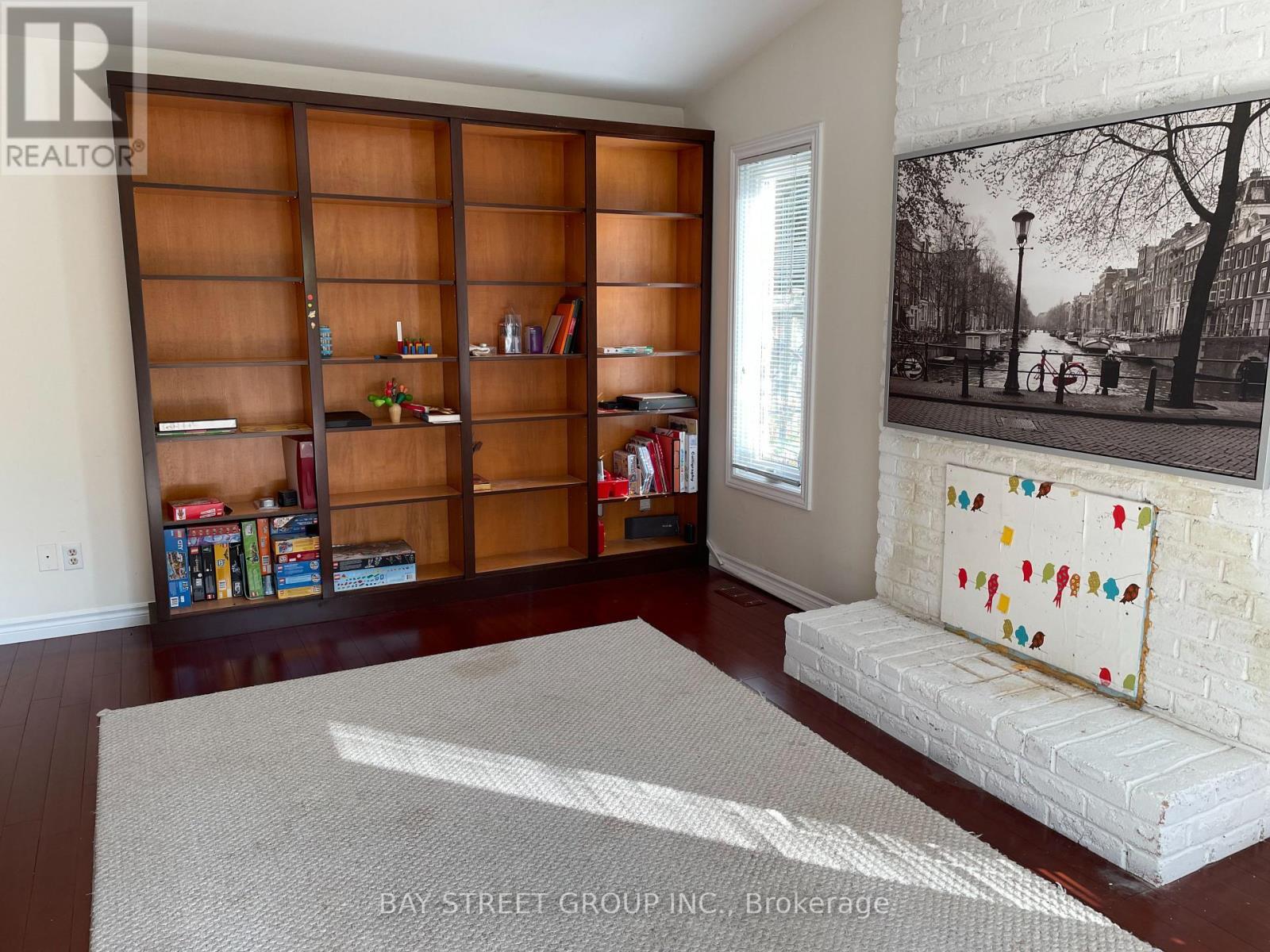 1072 Stephenson Drive, Burlington, ON - Indoor Photo Showing Other Room