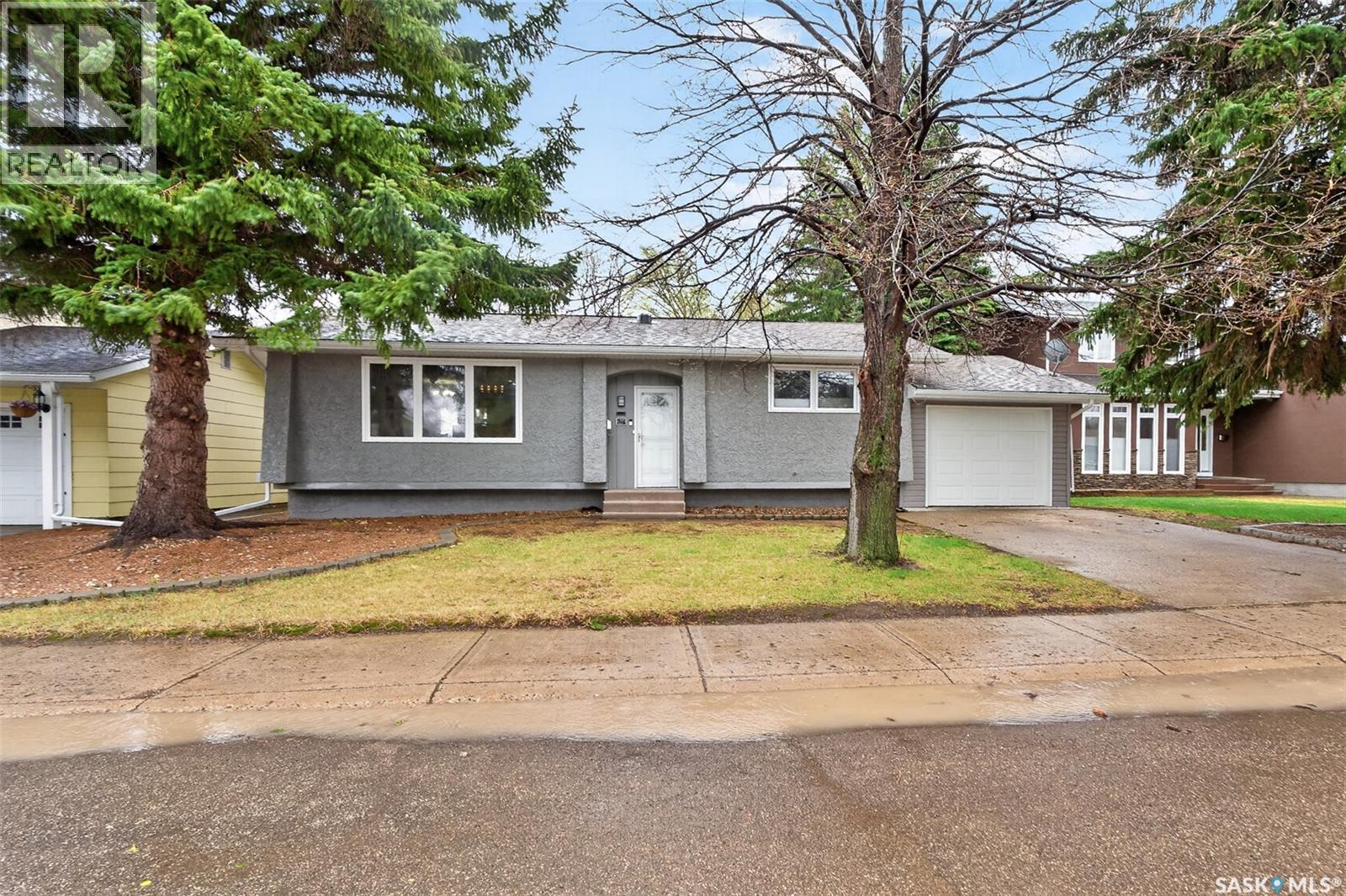 1227 Pascoe Drive E, Moose Jaw, SK - Outdoor