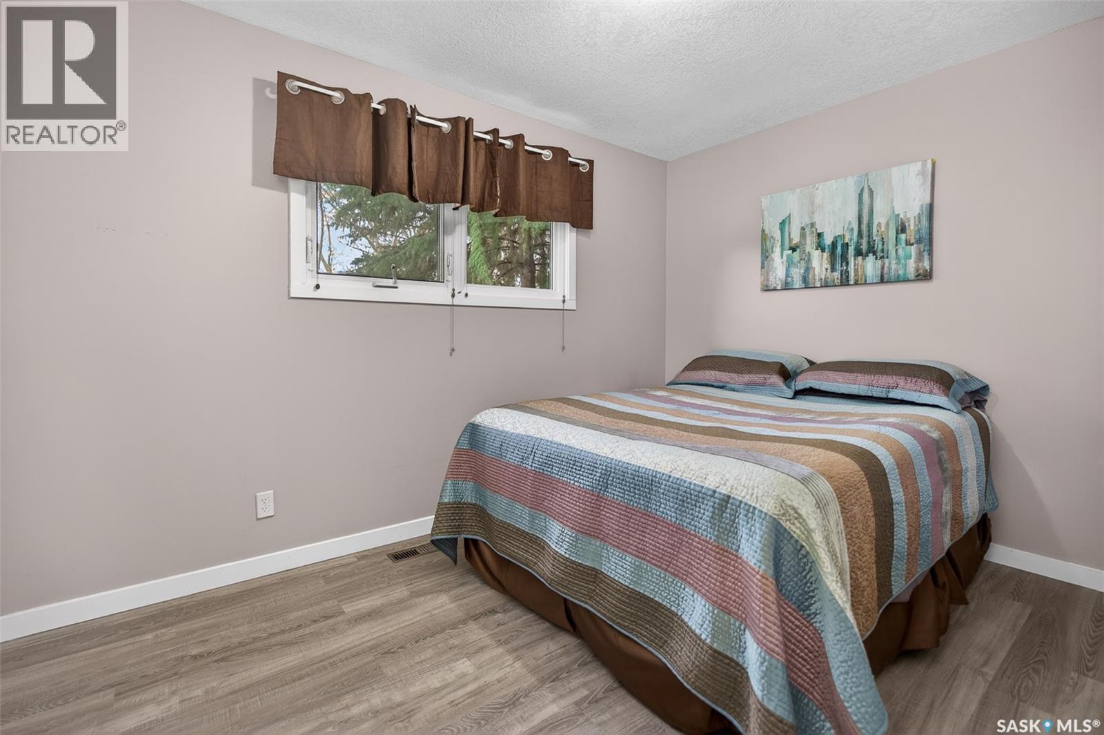 1227 Pascoe Drive E, Moose Jaw, SK - Indoor Photo Showing Bedroom