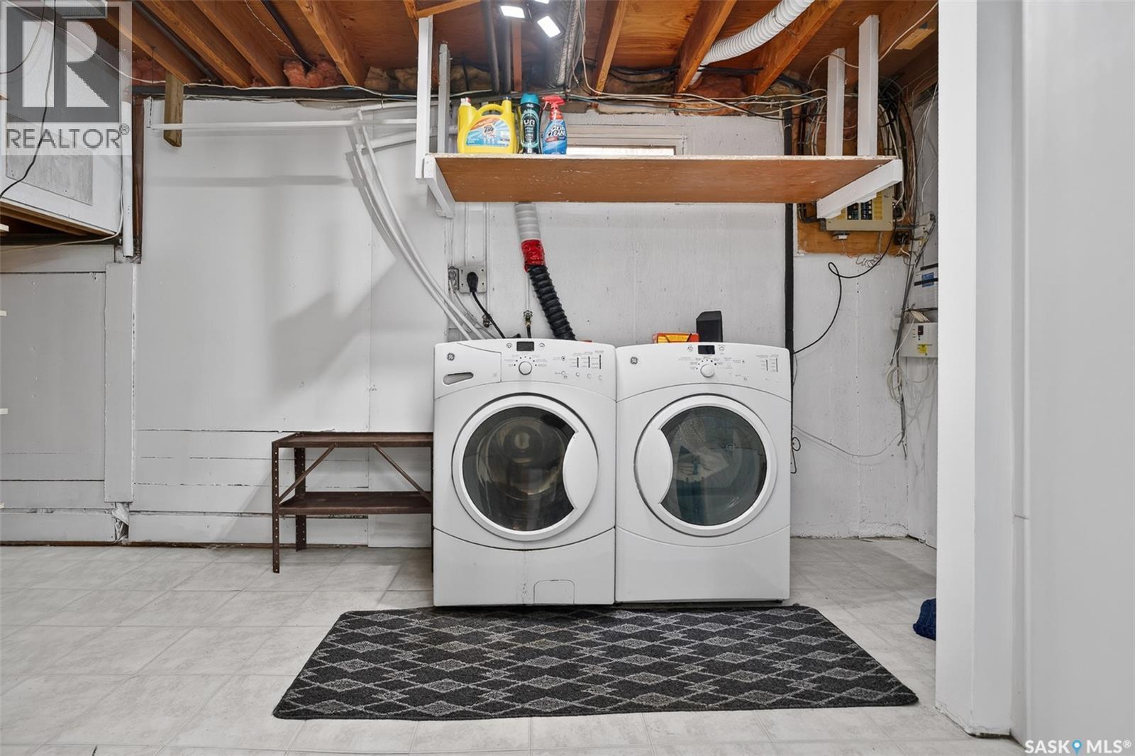 1227 Pascoe Drive E, Moose Jaw, SK - Indoor Photo Showing Laundry Room