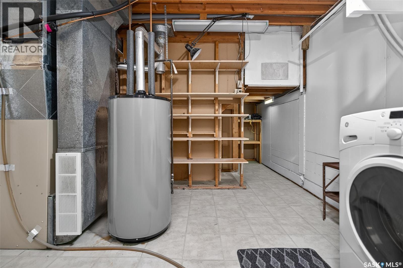 1227 Pascoe Drive E, Moose Jaw, SK - Indoor Photo Showing Laundry Room