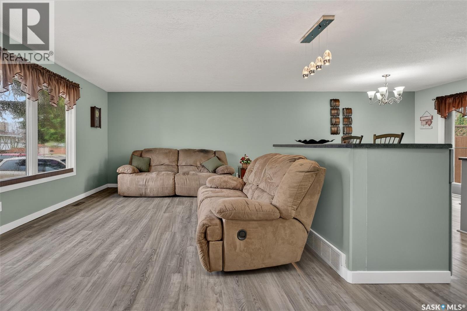 1227 Pascoe Drive E, Moose Jaw, SK - Indoor