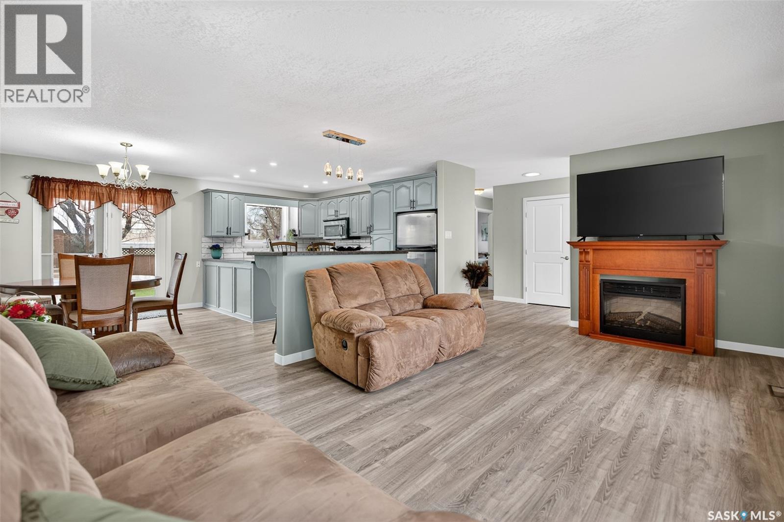 1227 Pascoe Drive E, Moose Jaw, SK - Indoor Photo Showing Living Room With Fireplace