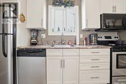 9 Ryan Road, Regina, SK - Indoor Photo Showing Kitchen With Upgraded Kitchen