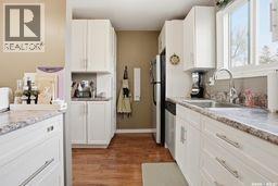 9 Ryan Road, Regina, SK - Indoor Photo Showing Kitchen