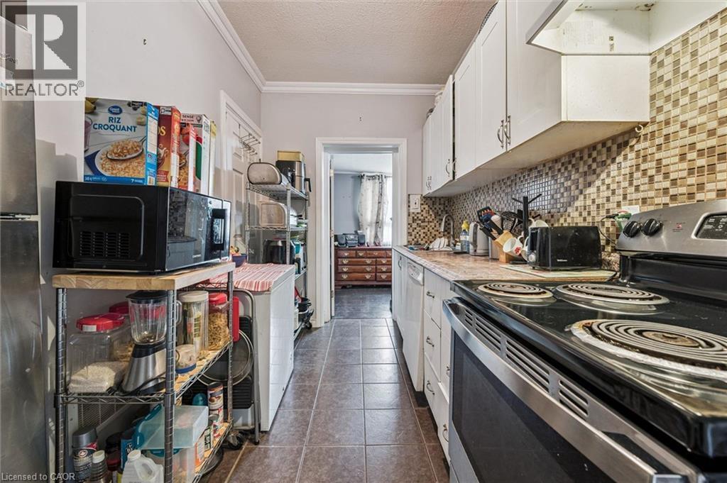 27 Roseview Avenue, Cambridge, ON - Indoor Photo Showing Kitchen