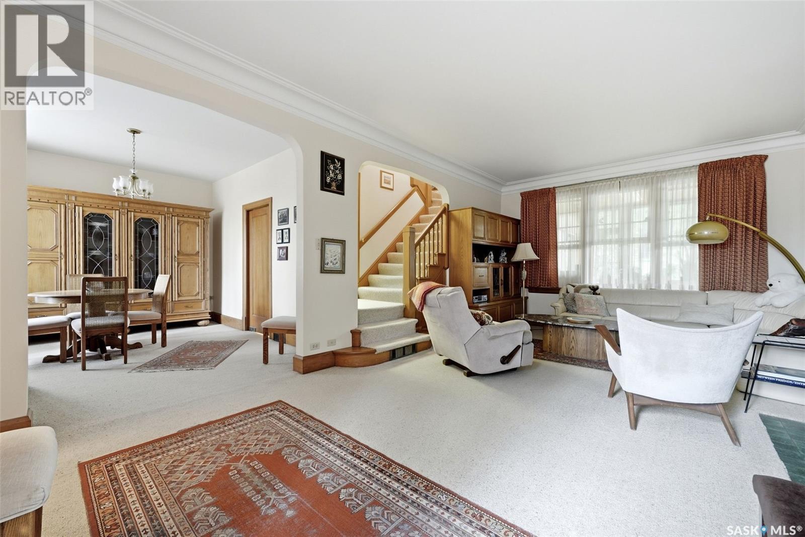 203 Angus Crescent, Regina, SK - Indoor Photo Showing Living Room