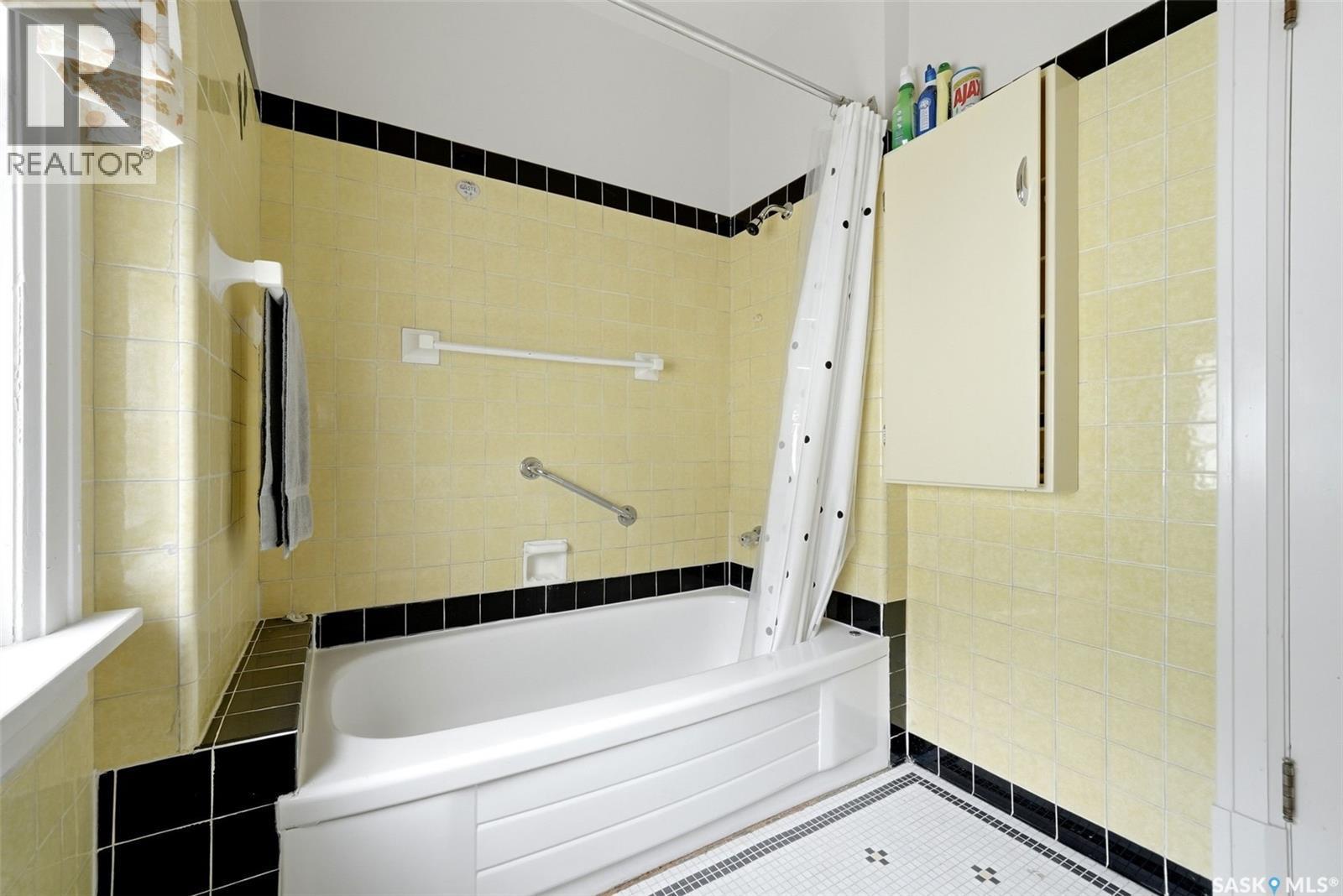 203 Angus Crescent, Regina, SK - Indoor Photo Showing Bathroom