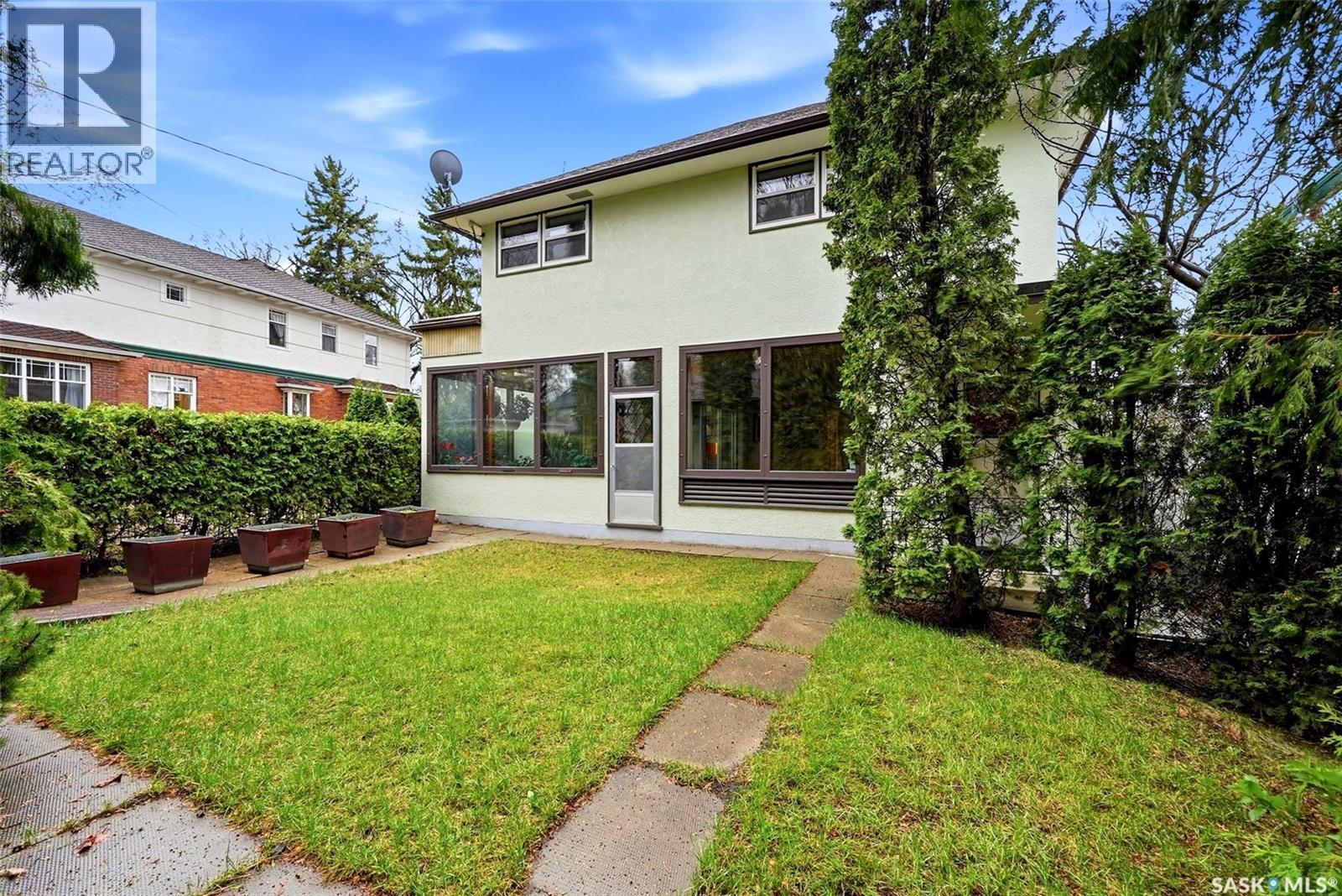 203 Angus Crescent, Regina, SK - Outdoor