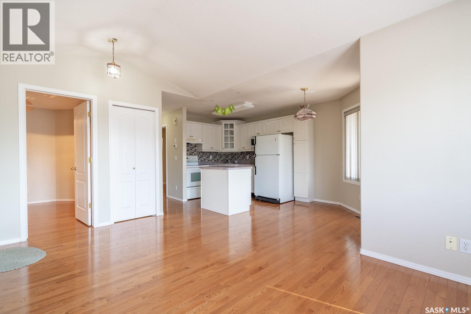 3119 Truesdale Drive E, Regina, SK - Indoor Photo Showing Kitchen
