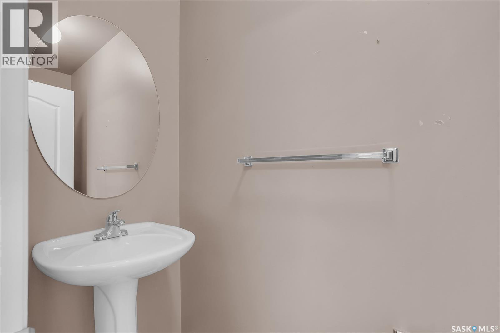 102 670 Kenderdine Road, Saskatoon, SK - Indoor Photo Showing Bathroom