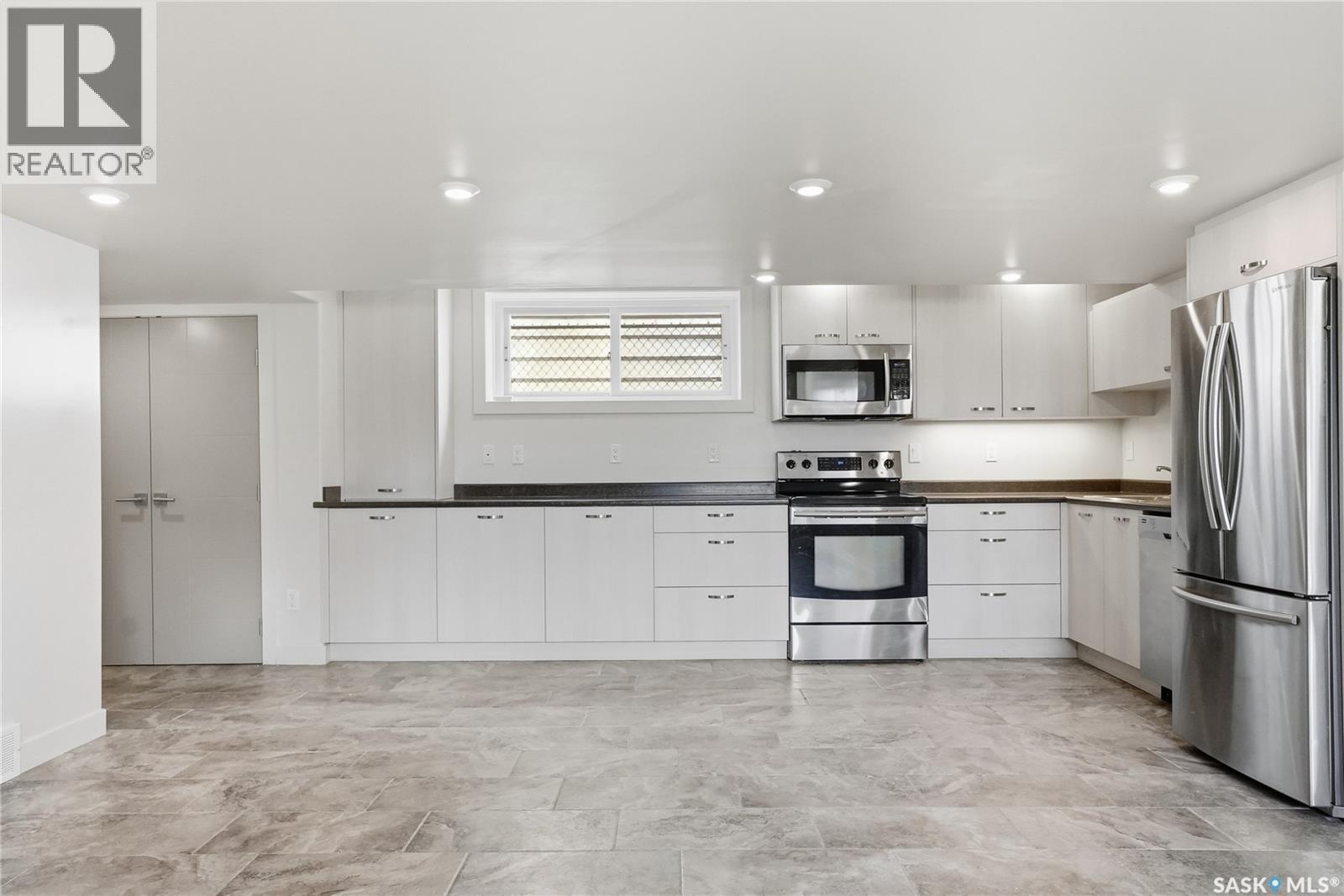 201 Adelaide Street E, Saskatoon, SK - Indoor Photo Showing Kitchen
