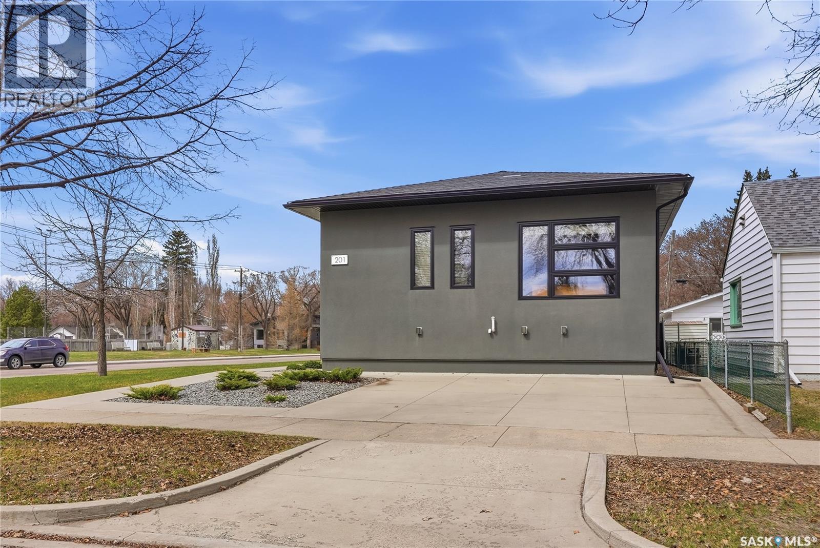 201 Adelaide Street E, Saskatoon, SK - Outdoor