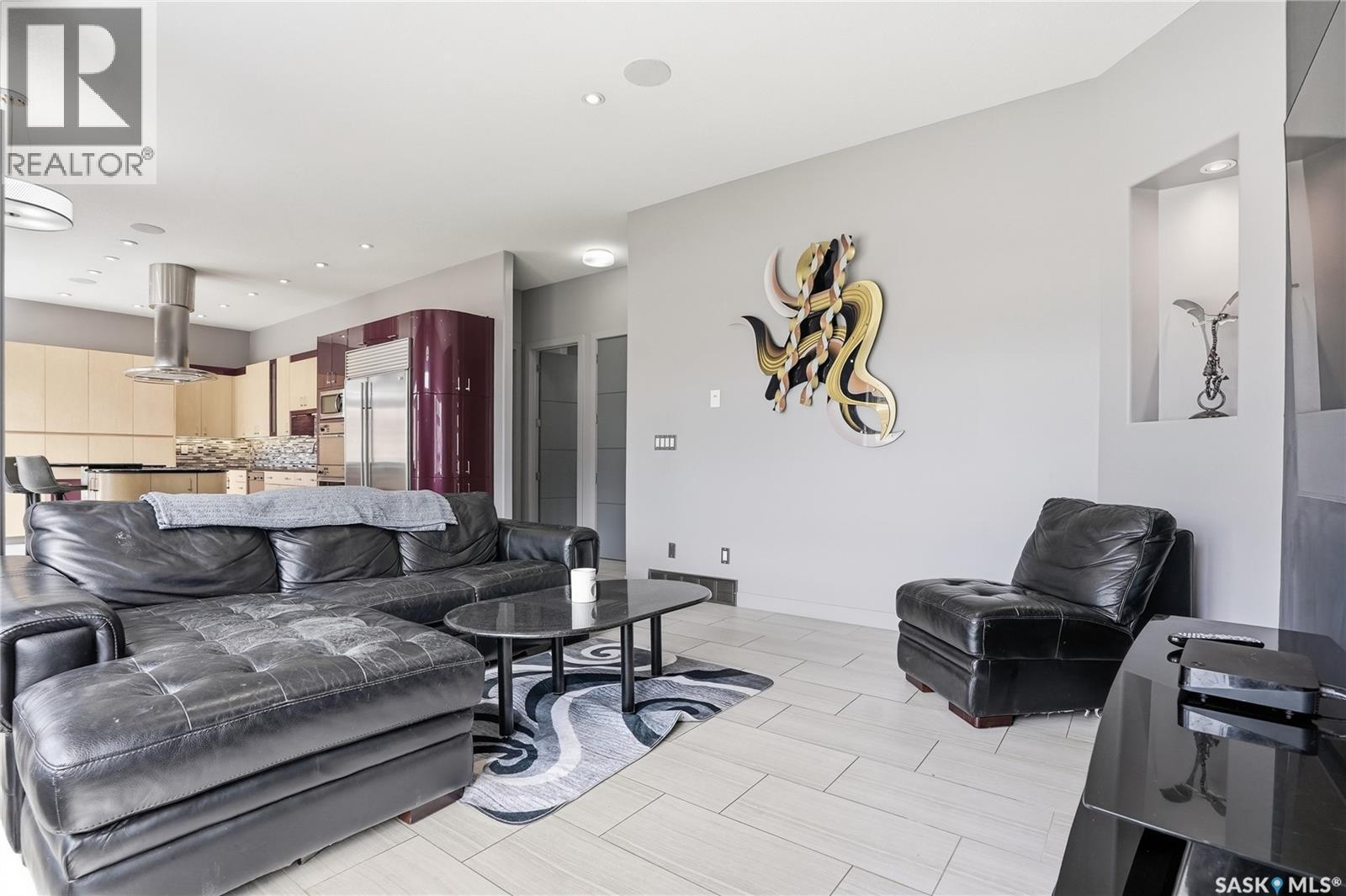 201 Adelaide Street E, Saskatoon, SK - Indoor
