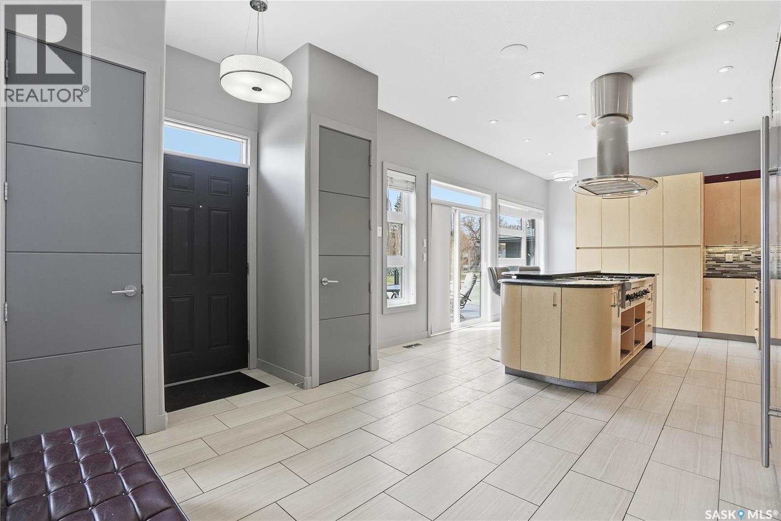 201 Adelaide Street E, Saskatoon, SK - Indoor